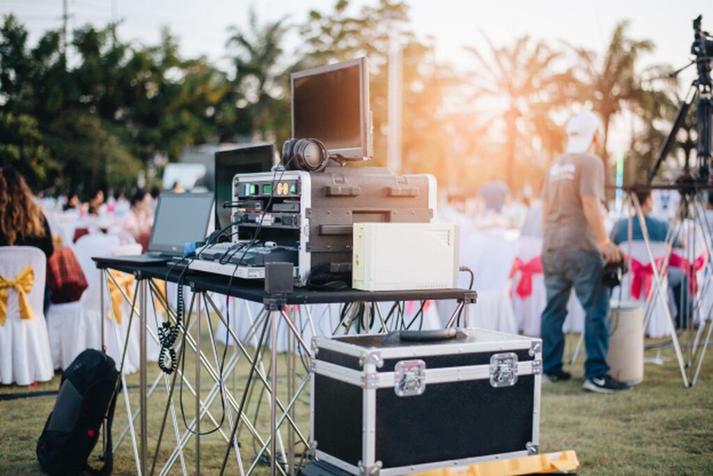 Transforming Outdoor Events with Balloon Decorations and Mobile DJ Services: A Complete Guide