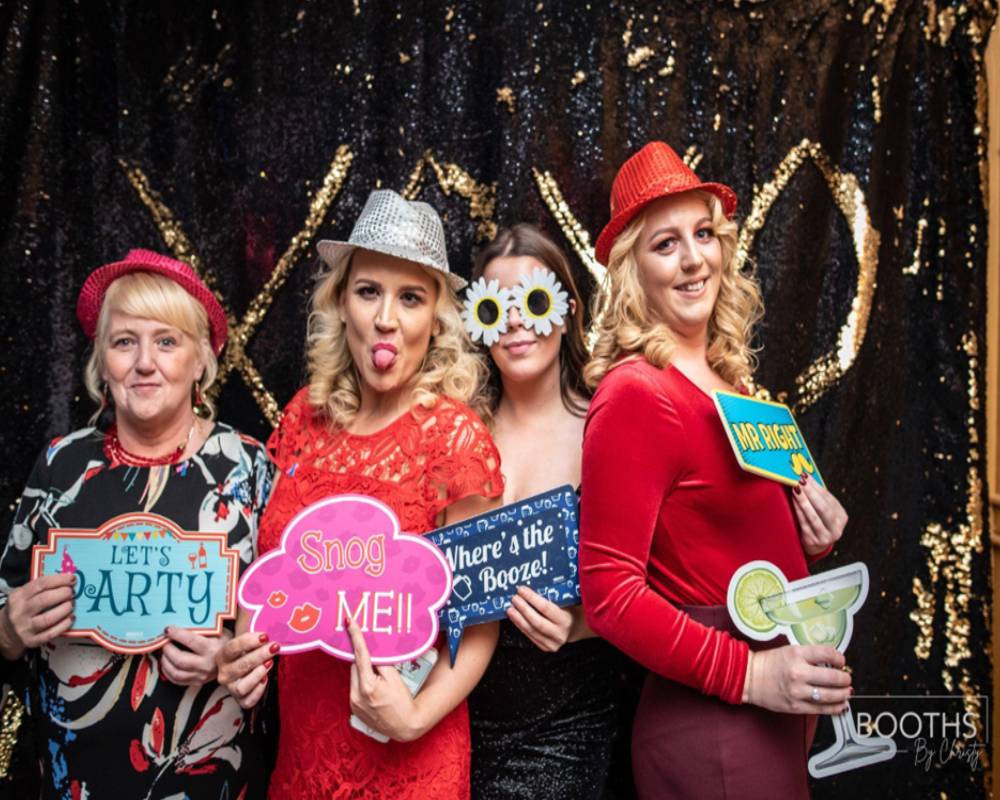 How to Choose the Perfect Photo Booth for Your Wedding Theme