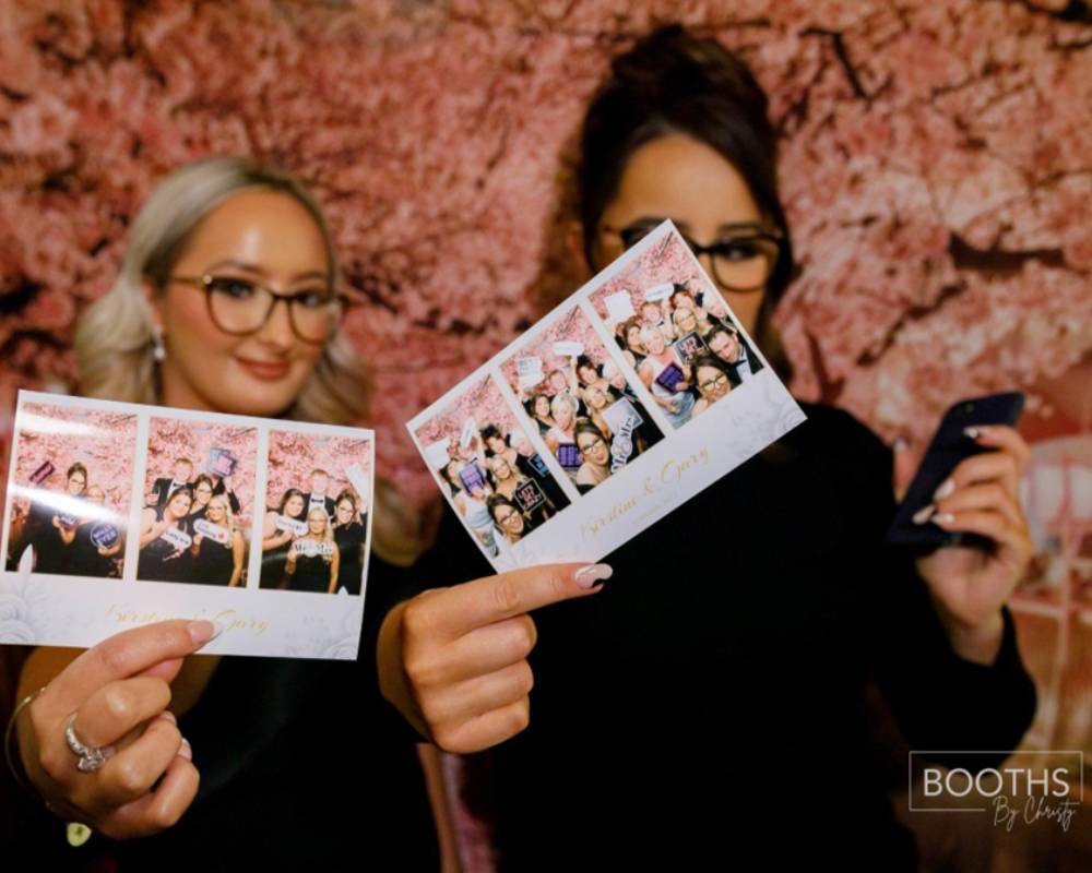 How to Make Your Wedding Guests Fall in Love with Your Photo Booth