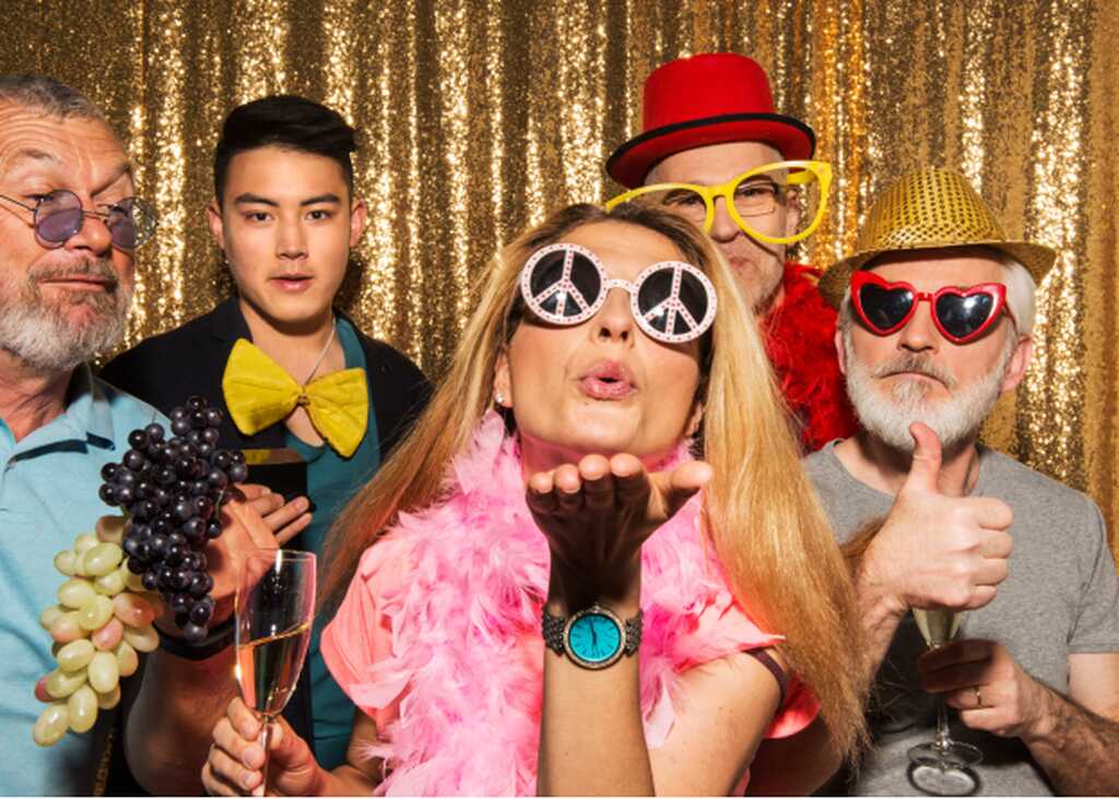 Spotlight on Party Attractions: The Importance of Photo Booths, Balloon Arches, and Professional DJs