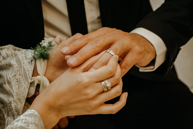 Finding the Right Fit: How to Choose the Perfect Wedding Rings