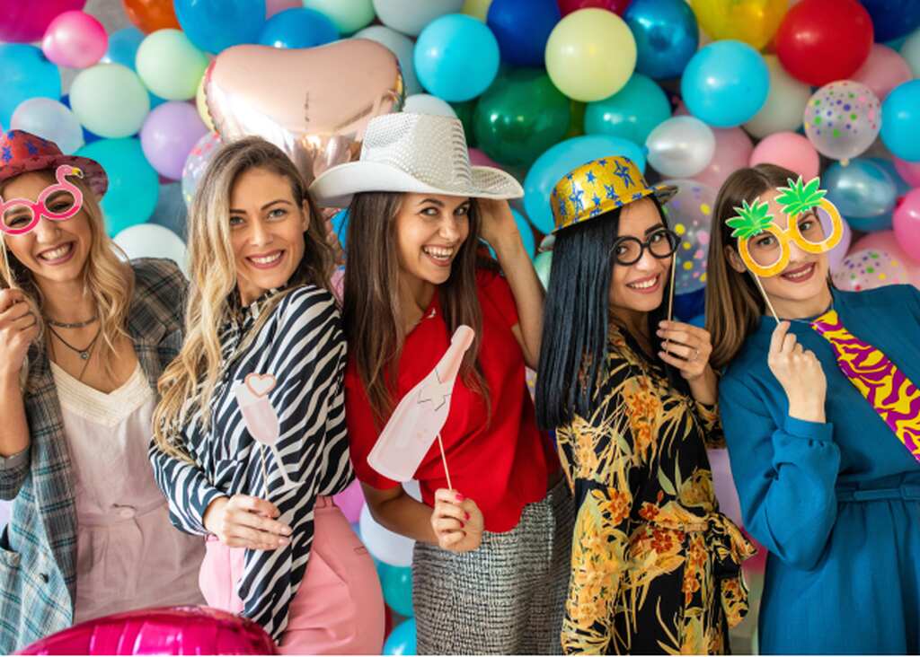 The Making Magic Trio: How Photo Booths, Balloon Garlands, and DJs Transform Your Event