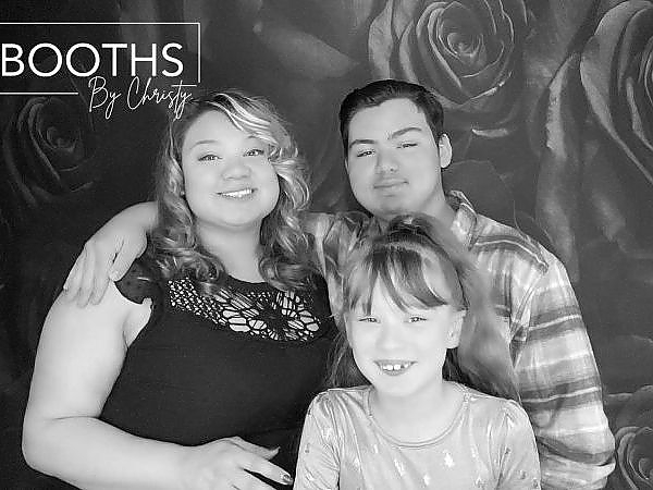 Explore the elegant and luxurious designs of our Glam Photo Booths.