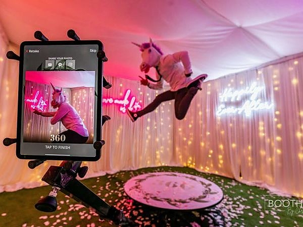  Learn about the technology behind our 360 Slow Motion Video Booth rentals.