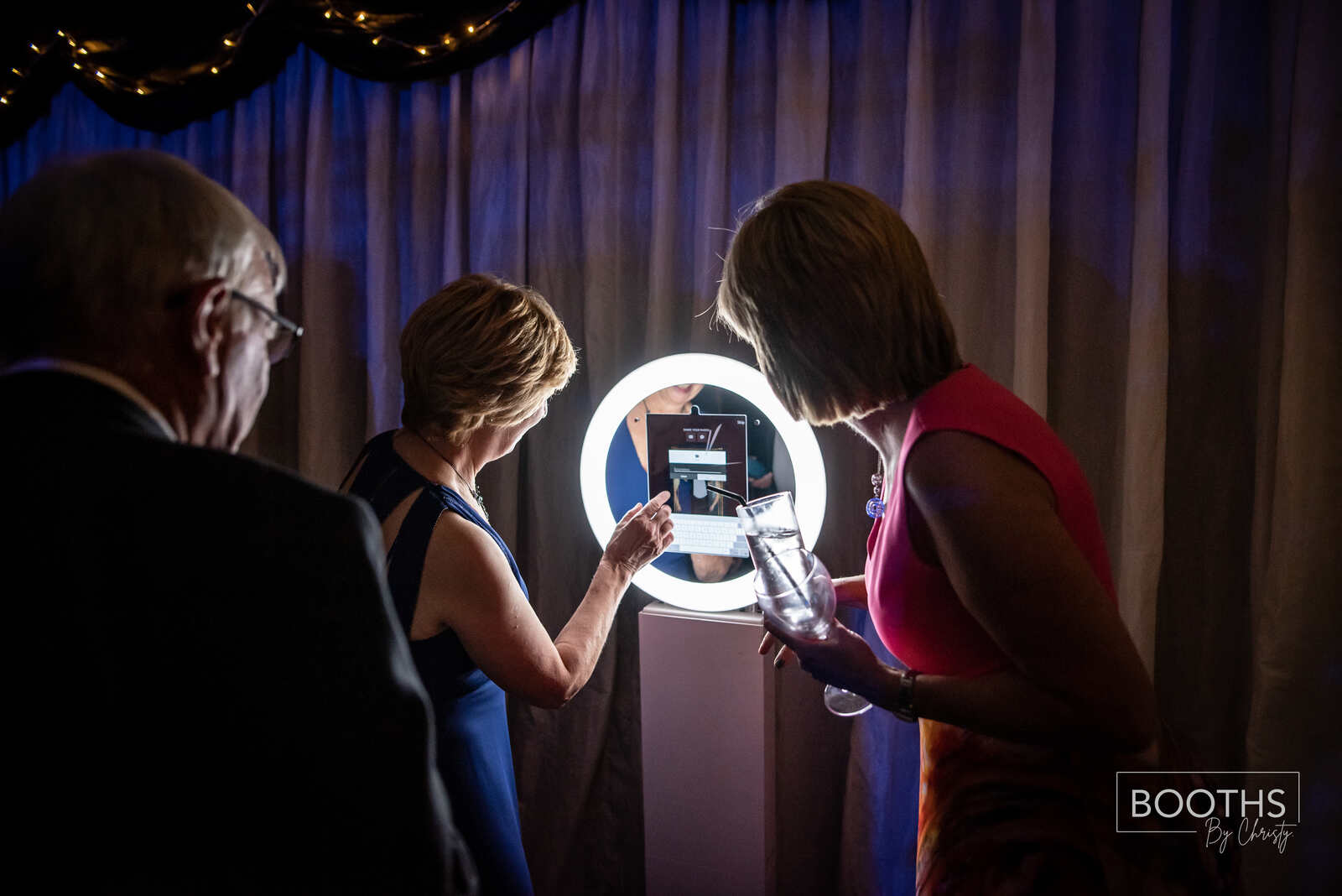  Explore the various ways our digital photo booths can be used at events.